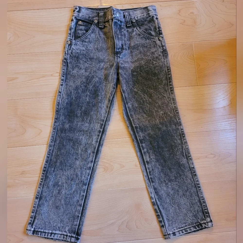 Vintage 1990's Wrangler black light wash denim straight leg jeans